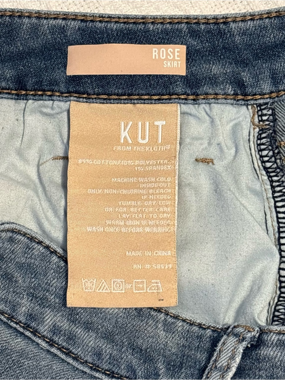 Kut from the Kloth Jean Skirt Size 8 Blue Denim Button-Front Skirt Knee-length - Picture 6 of 8